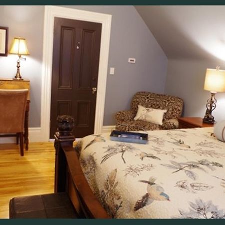 Quartermain House Bed & Breakfast Frédéricton Extérieur photo