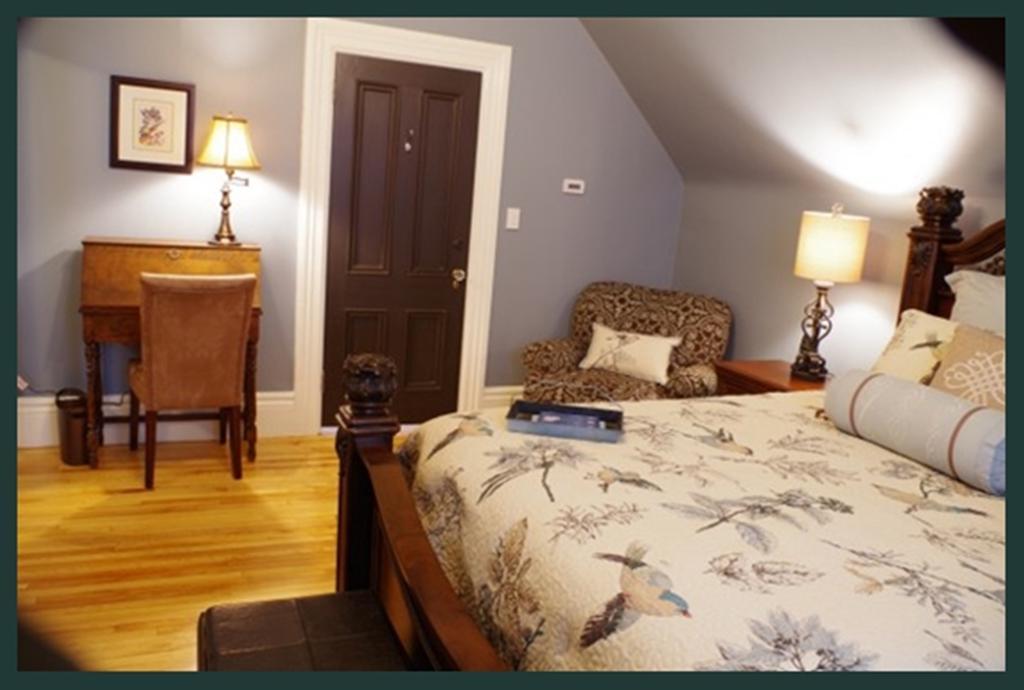 Quartermain House Bed & Breakfast Frédéricton Extérieur photo